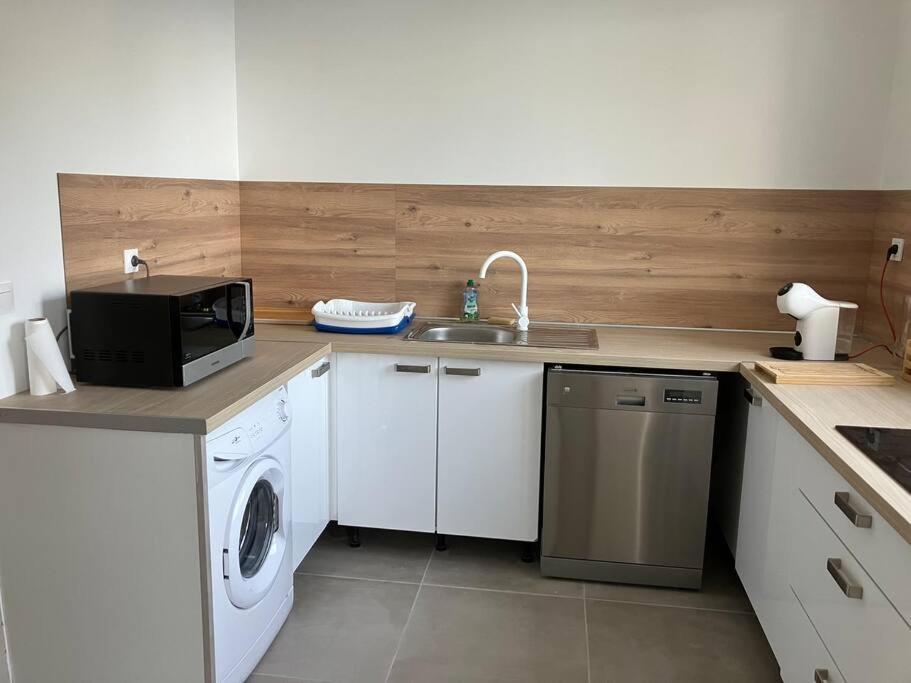 Appartement T4 Terrasse Et Vue Istres Exterior photo